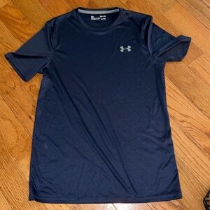 Men’s Under Armour Small dry fit tshirt. Great condition!